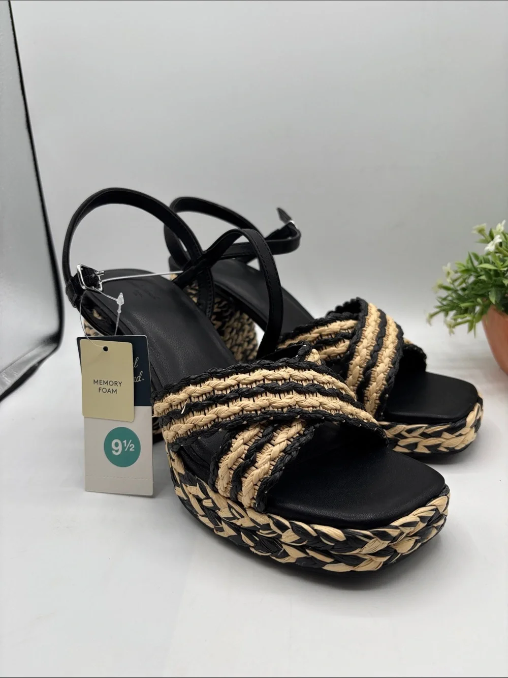 Universal Thread Black and Natural Woven Platform Heels